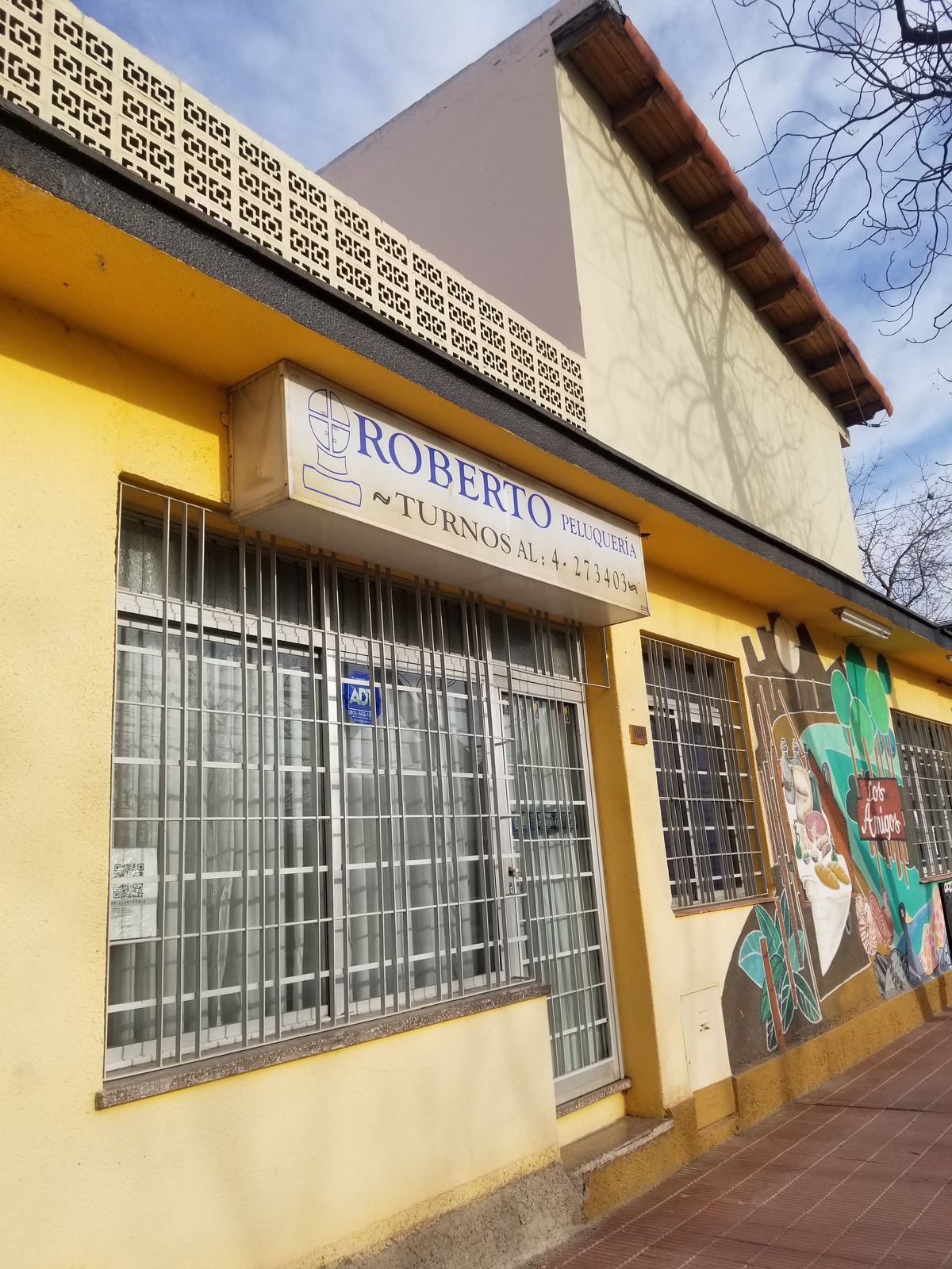 Fachada de Roberto Peluquería en Mendoza